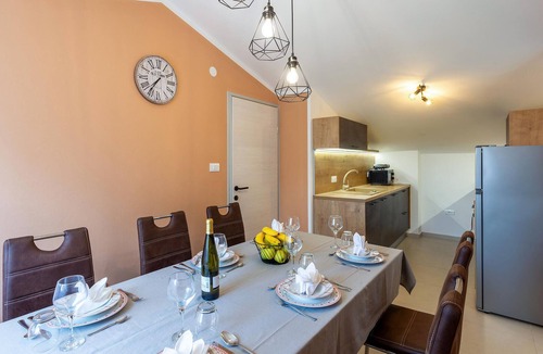 Cabrunici Apartment | Lovely apartment in Cabrunici with WiFi