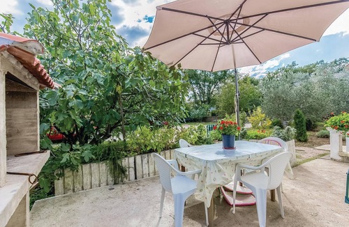 Gostinjac Apartment | Lovely apartment in Dobrinj with WiFi