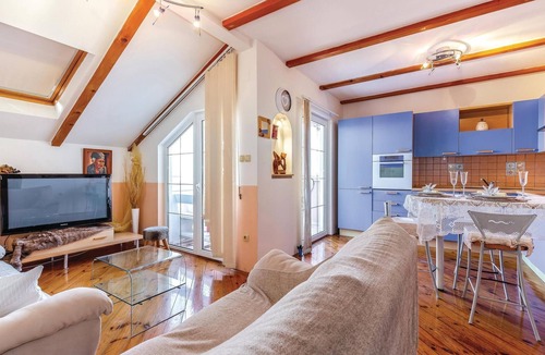 Klanfari Apartment | Lovely apartment in Dramalj with WiFi