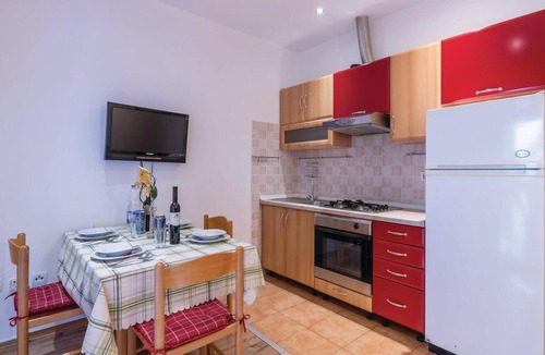 Fazana Apartment | Lovely apartment in Fazana with swimming pool