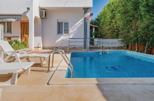 Fazana Apartment | Lovely apartment in Fazana with swimming pool