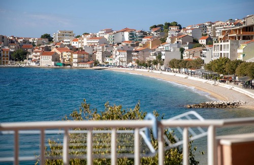 Igrane Apartment | Lovely apartment in Igrane with house sea view