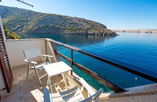 Stinica Apartment | Lovely apartment in Jablanac with WiFi