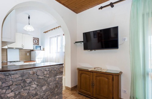 Jadrija Apartment | Lovely apartment in Jadrija with swimming pool