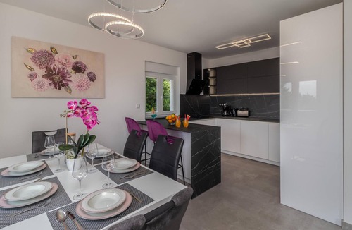 Kostrena Apartment | Lovely apartment in Kostrena with swimming pool