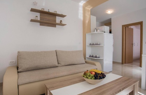 Komarna Apartment | Lovely apartment in Komarna with WiFi