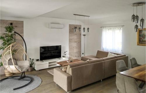 Kucice Apartment | Lovely Apartment In Kucice With Wifi