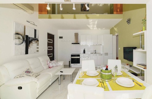 Miskovici Apartment | Lovely apartment in Miskovici with house sea view