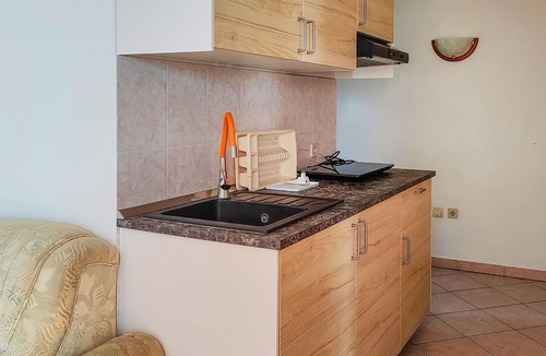 Omisalj Apartment | Lovely apartment in Malinska with WiFi