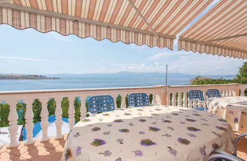 Omisalj Apartment | Lovely apartment in Malinska with WiFi