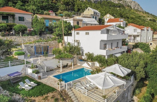Mimice Apartment | Lovely apartment in Mimice with swimming pool