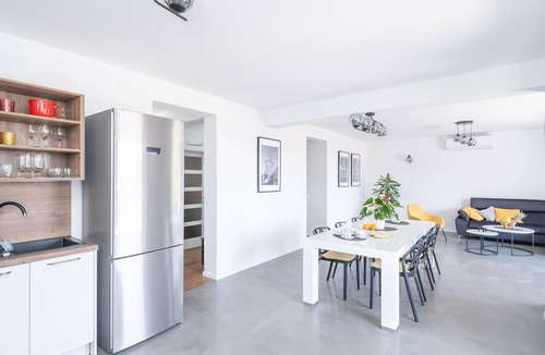 Molunat Apartment | Lovely apartment in Molunat with WiFi
