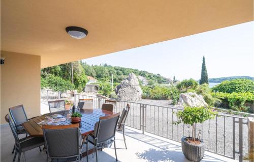 Molunat House | Lovely Apartment In Molunat With Wifi