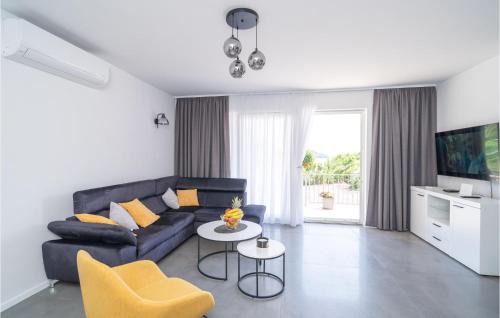 Molunat House | Lovely Apartment In Molunat With Wifi