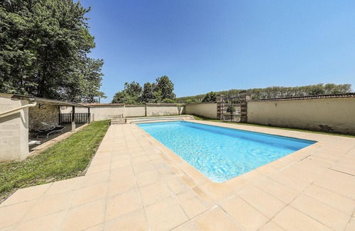 Ocquerre Apartment | Lovely apartment in Ocquerre with swimming pool