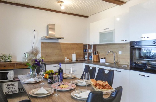 Borak Apartment | Lovely apartment in Omis with house sea view