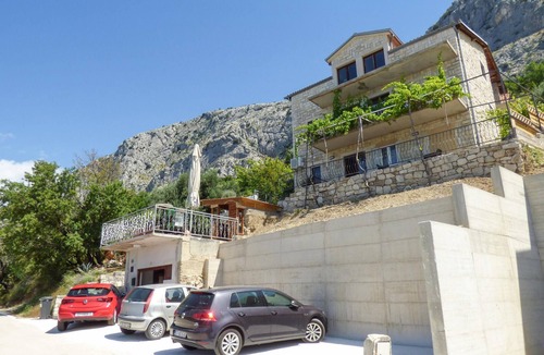 Borak Apartment | Lovely apartment in Omis with house sea view