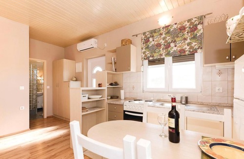 Pirovac Apartment | Lovely apartment in Pirovac with WiFi