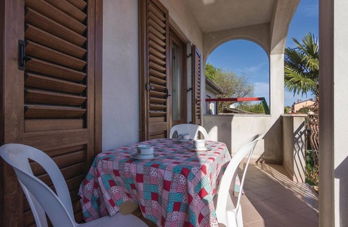 Vrvari Apartment | Lovely apartment in Porec with WiFi