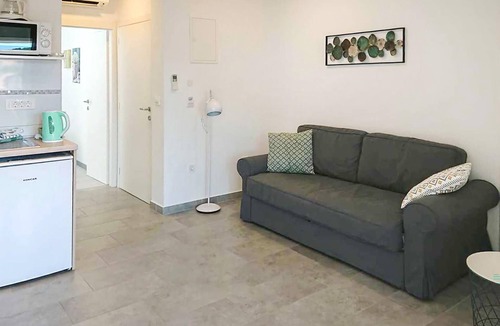 Rab Town Apartment | Lovely apartment in Rab with WiFi