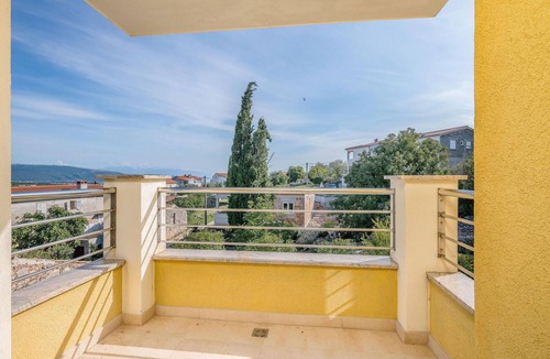 Salatic Apartment | Lovely apartment in Salatici with WiFi