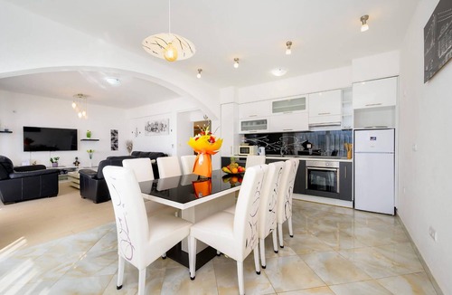 Sreser Apartment | Lovely apartment in Sreser with WiFi