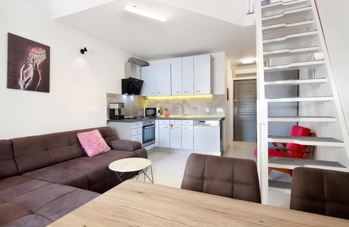 Stinica Apartment | Lovely apartment in Stinica with WiFi