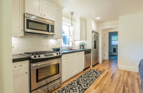 Sellwood-Moreland Apartment | Lovely Apartment In The Heart Of Sellwood- Moreland