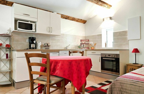Sigonce Villa | Lovely apartment in villa for 2 people with A/C, pool, WIFI, TV, patio and pets allowed