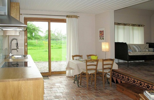 Corbon House | Lovely apartment in villa for 3 people with WIFI, pool, TV, patio and pets allowed