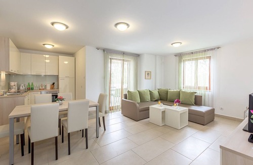 Vantacici Apartment | Lovely apartment Mike 2 with terrace surrounded by greenery