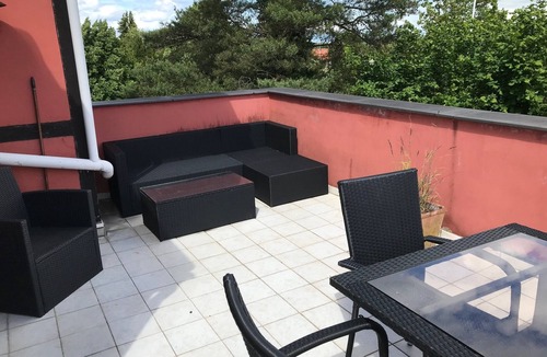 Gentofte Condo | Lovely apartment on 2 levels of 125 sqm. in a nature area. Walking distance to S-trains and buses