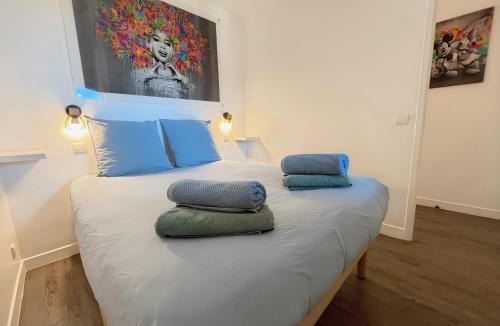 Deauville Apartment | Lovely Apartment with Balcony - Golf course view - Free Parking and Heated Pool