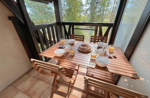 Deauville Apartment | Lovely Apartment with Balcony - Golf course view - Free Parking and Heated Pool