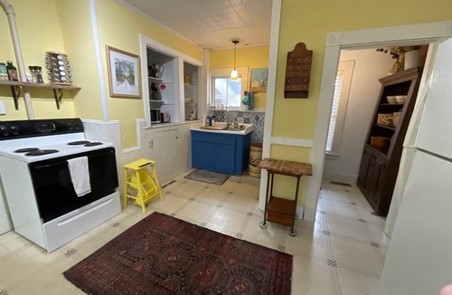 Milford Apartment | Lovely apartment with King bed, 2 twins & 2 sofas