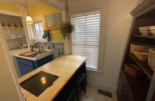 Milford Apartment | Lovely apartment with King bed, 2 twins & 2 sofas
