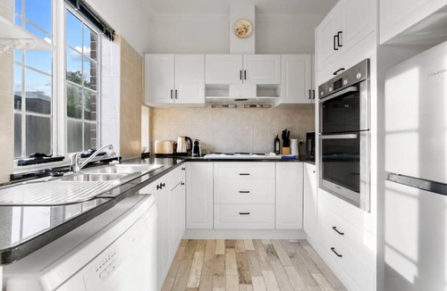 Kirribilli Apartment | Lovely Apartment with Spectacular Views!