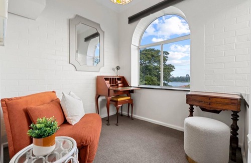Kirribilli Apartment | Lovely Apartment with Spectacular Views!