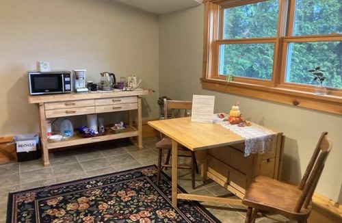 Lyndon Apartment | Lovely apartment with WiFi in charming Lyndonville.