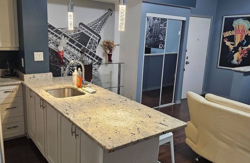 ByWard Market Apartment | Lovely App Downtown Ottawa 25D