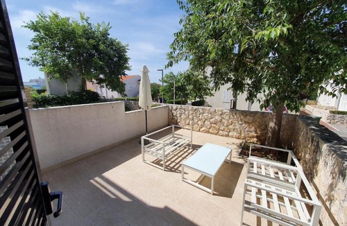 Petrcane Apartment | Lovely Apparment in Petrcane
