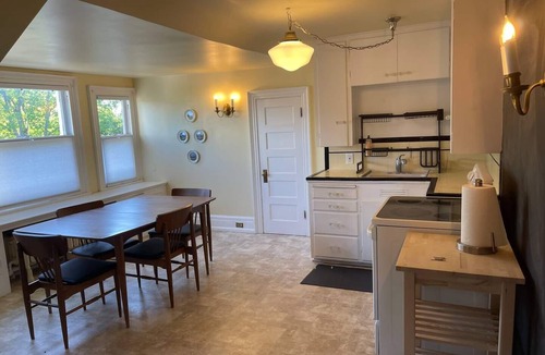 Stadium District Apartment | Lovely Apt #3 Historic Building Stadium District