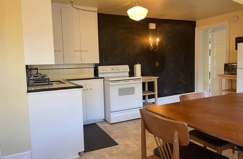 Stadium District Apartment | Lovely Apt #3 Historic Building Stadium District