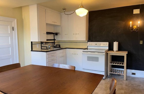 Stadium District Apartment | Lovely Apt #3 Historic Building Stadium District