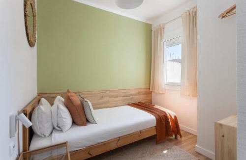 Collblanc y La Torrassa Apartment | Lovely Attic With Terrace