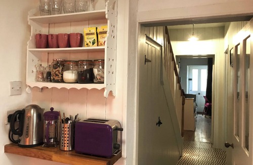 St Leonards-On-Sea Apartment | Lovely beachfront Apartment with private courtyard