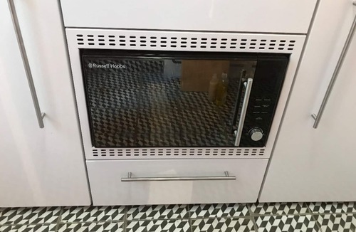 St Leonards-On-Sea Apartment | Lovely beachfront Apartment with private courtyard