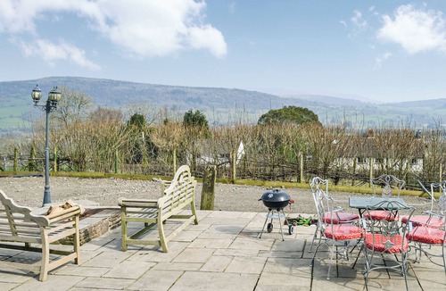 Talybont-on-Usk Cottage | Lovely barn conversion with private swimming pool.