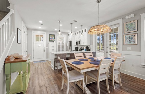 Laurel Grove House | Lovely Beach Cottage w/6-Seat GOLF CART! Pool, Beach Tram, Golf Course Views