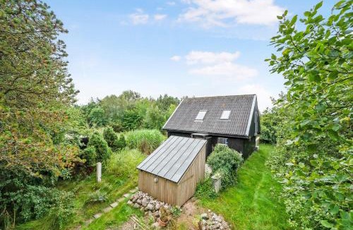 Øer Strand House | Lovely Beach Home Enveloped In Green Surroundings